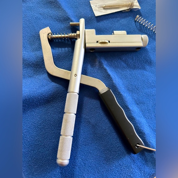 Generic Accessories - Watch Band Sizing Tool with extra pin and spring